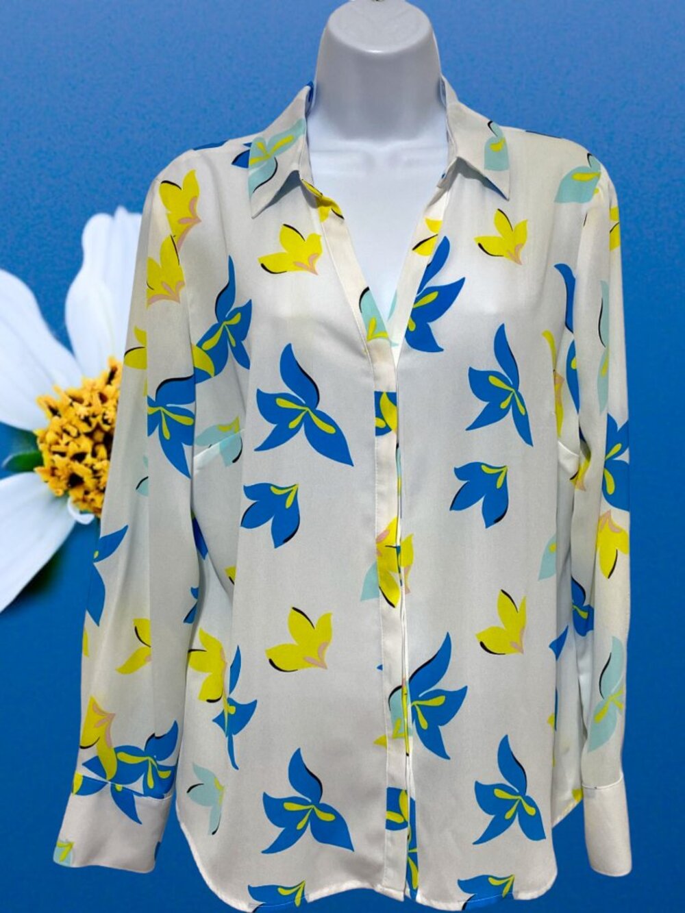 Worthington-Women's Petite Large Button Top V-Neckline Long Sleeve Light Weight